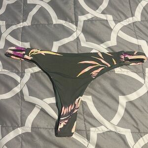 Roxy swim bottom in olive green